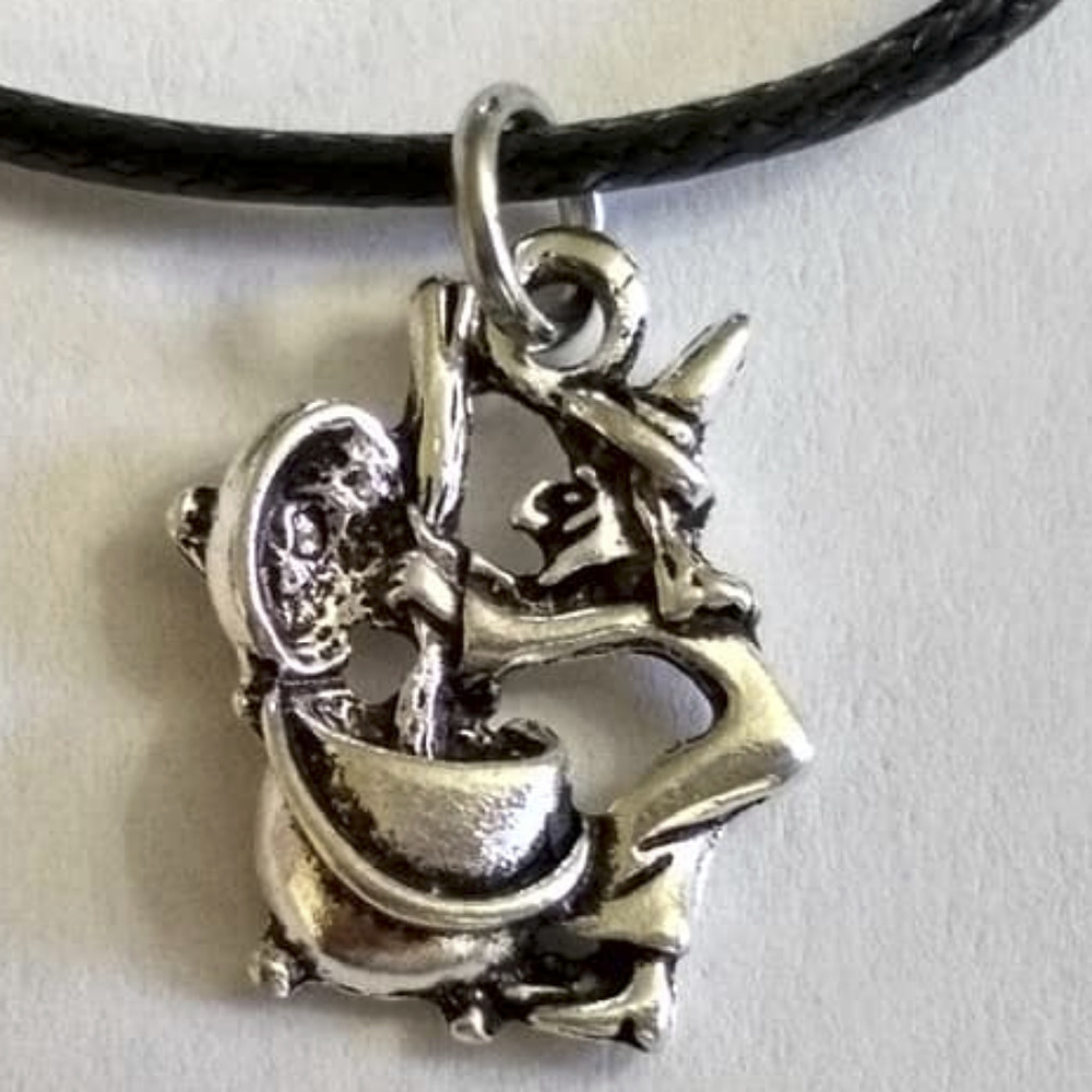 Halloween Retro Witch Coulderon magic necklace